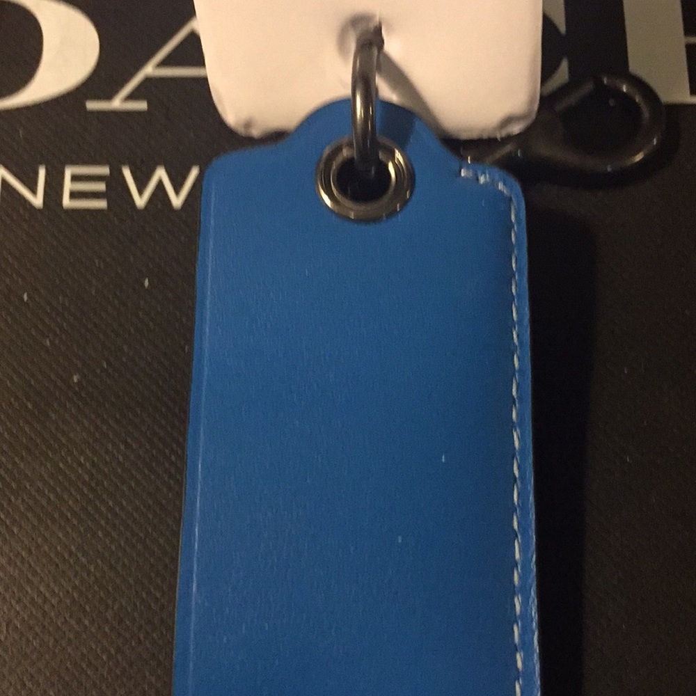 (UNISEX) COACH - BOTTLE OPENER KEY FOB (NWT) - Picture 3 of 11